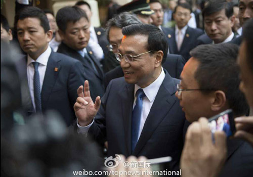 李克強(qiáng)：在非中企了解當(dāng)?shù)匚幕拍茉「D片來(lái)源：&ldquo;新國(guó)際&rdquo;微博。