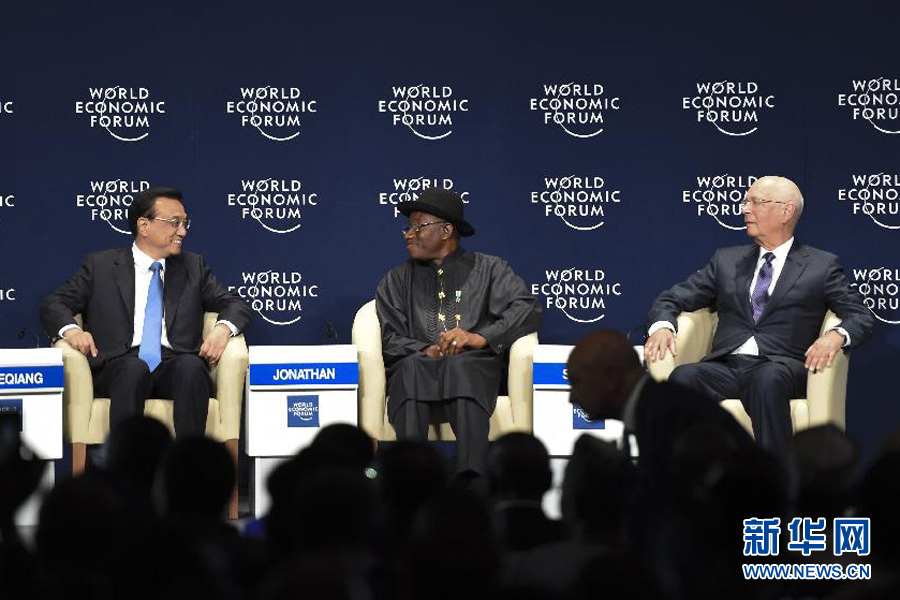 5月8日，中國國務(wù)院總理李克強(qiáng)在阿布賈出席第24屆世界經(jīng)濟(jì)論壇非洲峰會全會，發(fā)表題為《共同推動非洲發(fā)展邁上新臺階》的特別致辭。新華社記者 李學(xué)仁 攝 