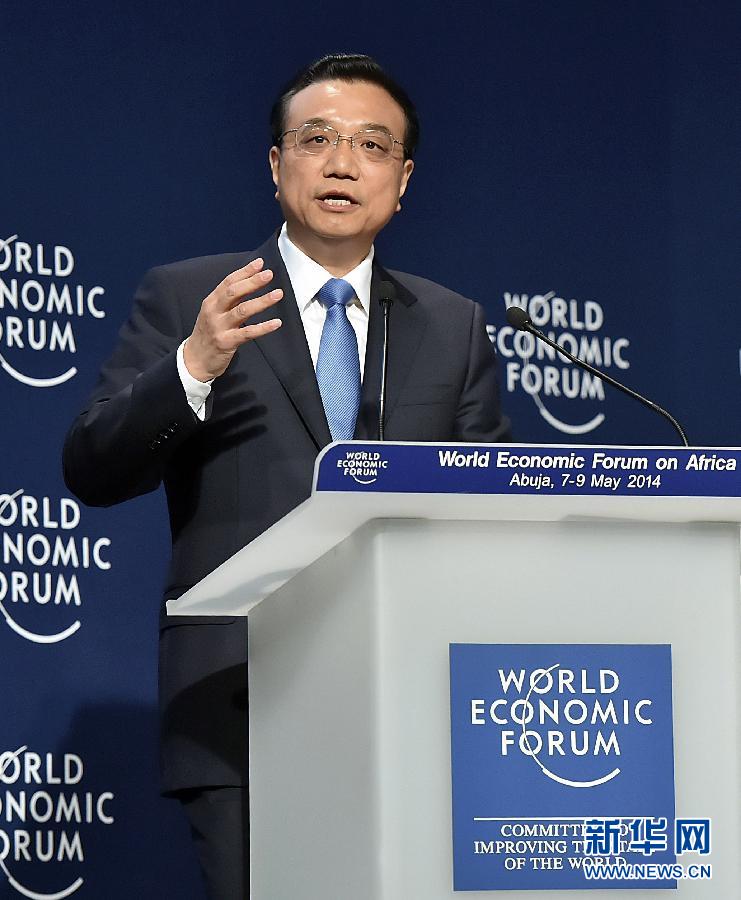 5月8日，國(guó)務(wù)院總理李克強(qiáng)在阿布賈出席第24屆世界經(jīng)濟(jì)論壇非洲峰會(huì)全會(huì)，發(fā)表題為《共同推動(dòng)非洲發(fā)展邁上新臺(tái)階》的特別致辭。 新華社記者李濤 攝 