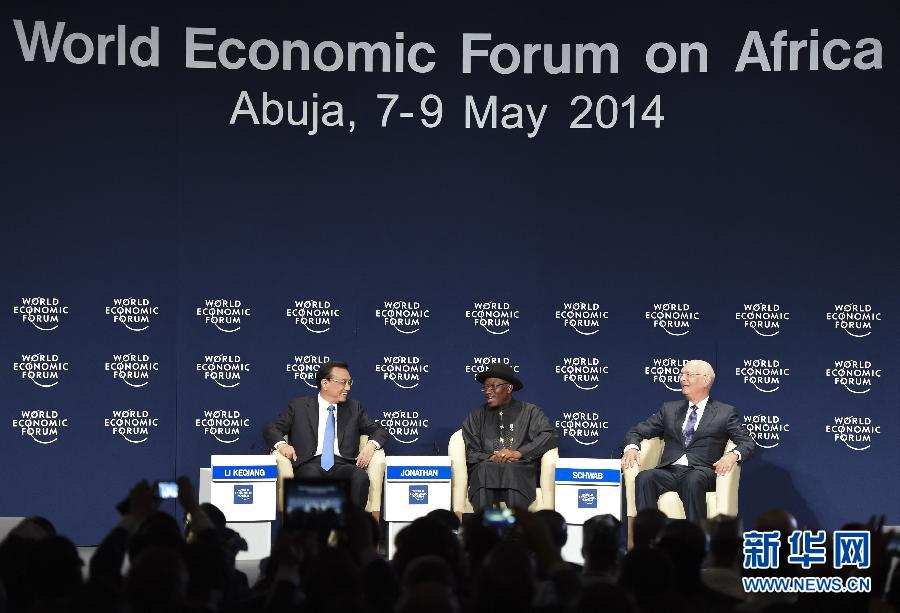  5月8日，中國(guó)國(guó)務(wù)院總理李克強(qiáng)在阿布賈出席第24屆世界經(jīng)濟(jì)論壇非洲峰會(huì)全會(huì)，發(fā)表題為《共同推動(dòng)非洲發(fā)展邁上新臺(tái)階》的特別致辭。新華社記者 李學(xué)仁 攝 