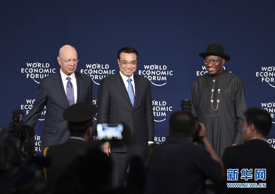 5月8日，中國(guó)國(guó)務(wù)院總理李克強(qiáng)在阿布賈出席第24屆世界經(jīng)濟(jì)論壇非洲峰會(huì)全會(huì)，發(fā)表題為《共同推動(dòng)非洲發(fā)展邁上新臺(tái)階》的特別致辭。新華社記者 李學(xué)仁 攝 