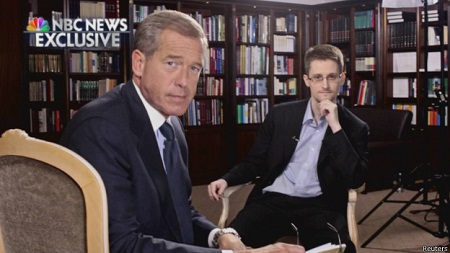 斯諾登稱，他曾作為美國中情局和國安局便衣特工在海外工作。