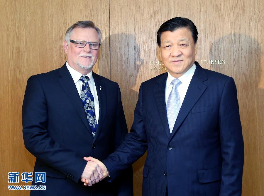 6月14日，中共中央政治局常委、中央書記處書記劉云山在芬蘭羅瓦涅米會見羅瓦涅米市長羅特沃寧。 新華社記者姚大偉攝