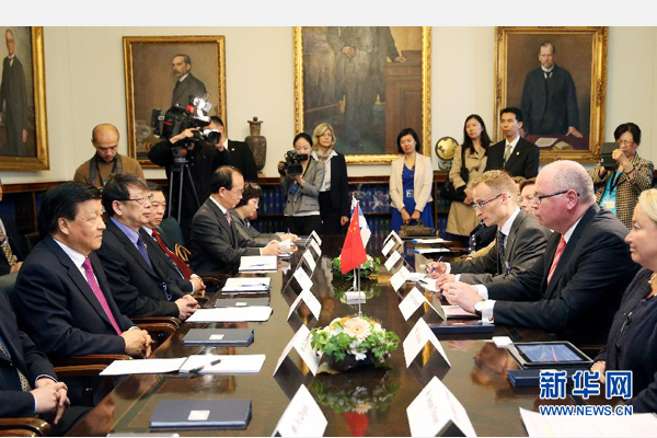 6月13日，中共中央政治局常委、中央書記處書記劉云山在赫爾辛基會(huì)見芬蘭議長(zhǎng)海內(nèi)盧奧馬。 新華社記者姚大偉攝