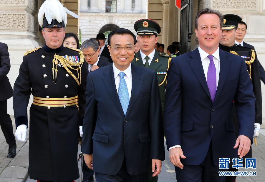 6月17日，中國國務(wù)院總理李克強在倫敦唐寧街10號首相府同英國首相卡梅倫舉行中英總理年度會晤。新華社記者 龐興雷 攝
