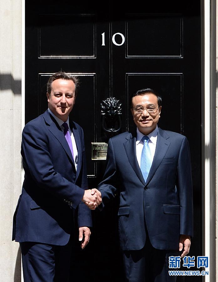 6月17日，國務(wù)院總理李克強在倫敦唐寧街10號首相府同英國首相卡梅倫舉行中英總理年度會晤。新華社記者 李濤 攝