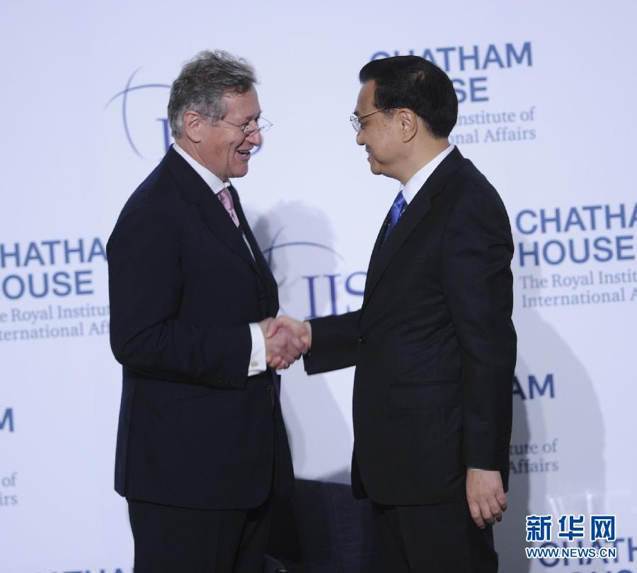  6月18日，國務(wù)院總理李克強(qiáng)在倫敦金融城市長官邸面向英國皇家國際問題研究所和國際戰(zhàn)略研究所兩大智庫發(fā)表題為《共建包容發(fā)展的美好世界》的演講。新華社記者 張鐸 攝 