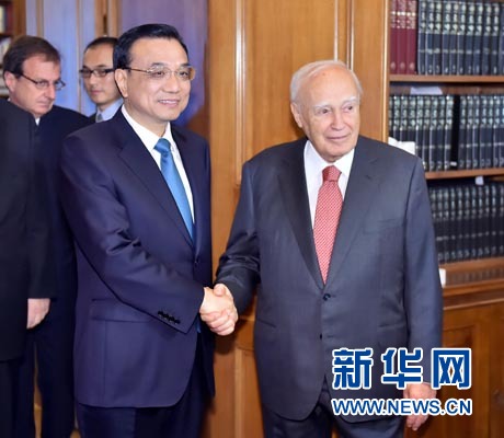 6月20日，國(guó)務(wù)院總理李克強(qiáng)在雅典總統(tǒng)府會(huì)見希臘總統(tǒng)帕普利亞斯。 新華社記者 李濤 攝