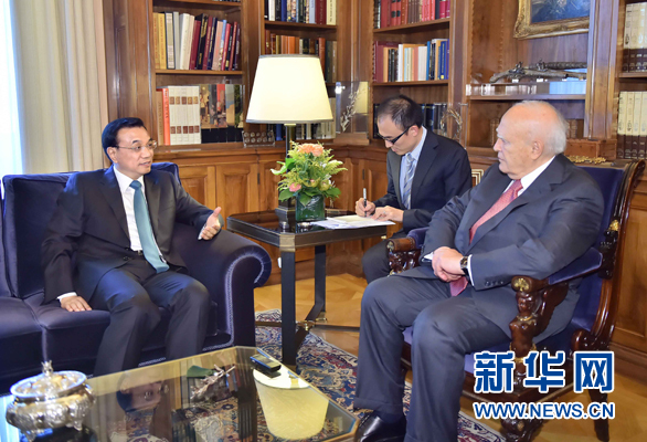 6月20日，國(guó)務(wù)院總理李克強(qiáng)在雅典總統(tǒng)府會(huì)見希臘總統(tǒng)帕普利亞斯。 新華社記者 李濤 攝