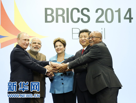 這是習(xí)近平同出席會(huì)晤的巴西總統(tǒng)羅塞夫、俄羅斯總統(tǒng)普京、印度總理莫迪、南非總統(tǒng)祖馬合影。新華社記者 蘭紅光 攝