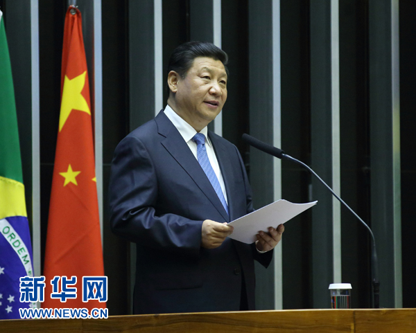 7月16日，國家主席習近平在巴西國會發(fā)表《弘揚傳統(tǒng)友好共譜合作新篇》的演講。 新華社記者 蘭紅光 攝 