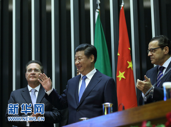 7月16日，國家主席習近平在巴西國會發(fā)表《弘揚傳統(tǒng)友好共譜合作新篇》的演講。 新華社記者 蘭紅光 攝 