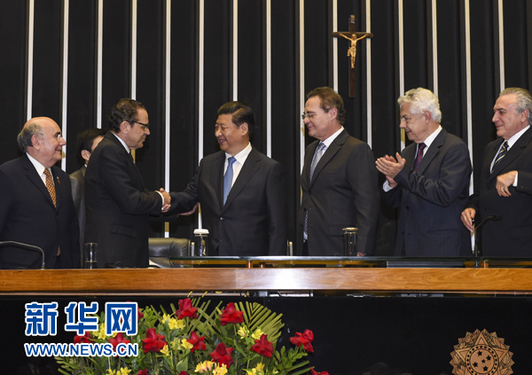 7月16日，國家主席習近平在巴西國會發(fā)表《弘揚傳統(tǒng)友好共譜合作新篇》的演講。 新華社記者 李學仁 攝 