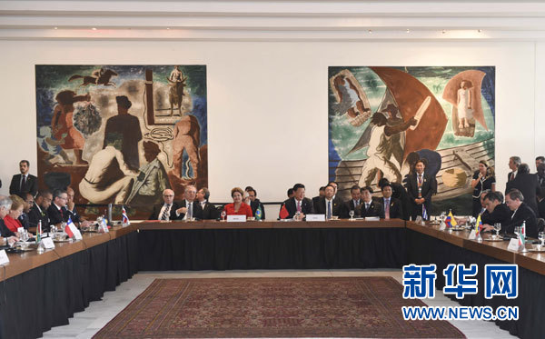 當(dāng)?shù)貢r(shí)間7月17日，國家主席習(xí)近平出席在巴西利亞舉行的中國－拉美和加勒比國家領(lǐng)導(dǎo)人會(huì)晤。 新華社記者 李學(xué)仁 攝