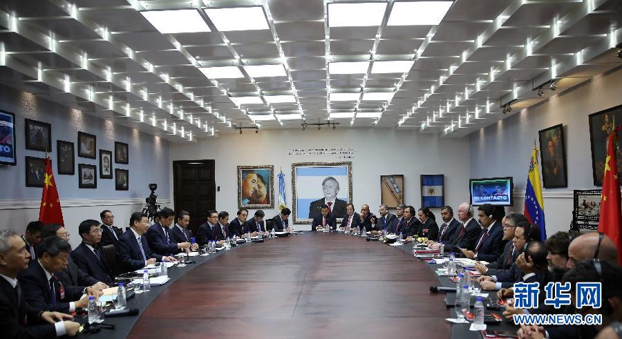 當(dāng)?shù)貢r(shí)間7月20日，國家主席習(xí)近平在加拉加斯同委內(nèi)瑞拉總統(tǒng)馬杜羅舉行會(huì)談。 新華社記者蘭紅光攝 