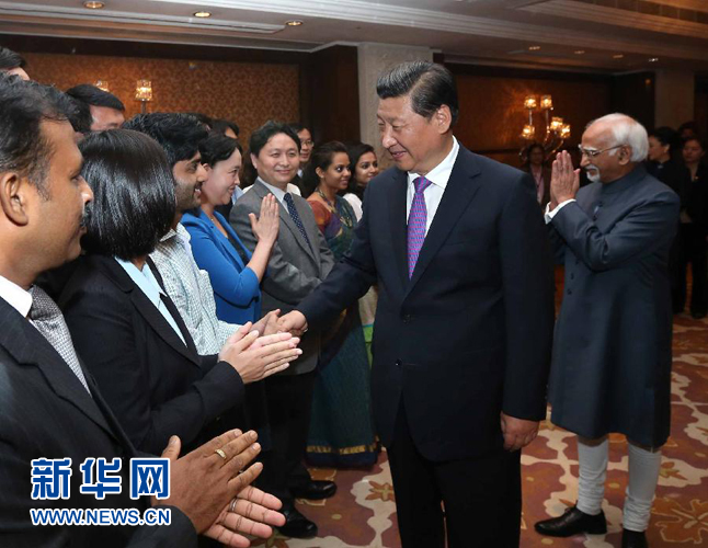 9月18日，國家主席習(xí)近平在印度世界事務(wù)委員會發(fā)表題為《攜手追尋民族復(fù)興之夢》的重要演講。演講結(jié)束后，習(xí)近平接見中印兩國青年代表。新華社記者 龐興雷 攝