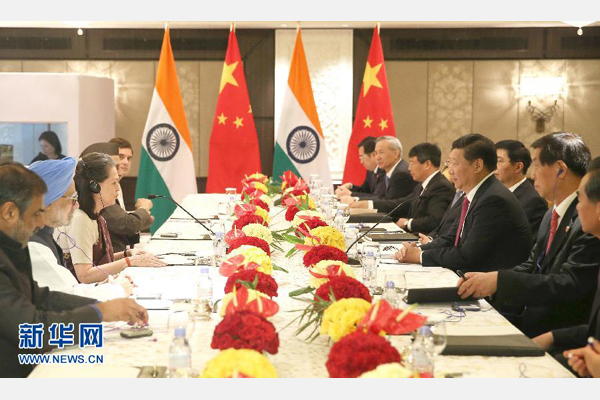 9月19日，國家主席習近平在新德里會見印度國大黨主席索尼婭&middot;甘地和前總理辛格。 新華社記者姚大偉攝