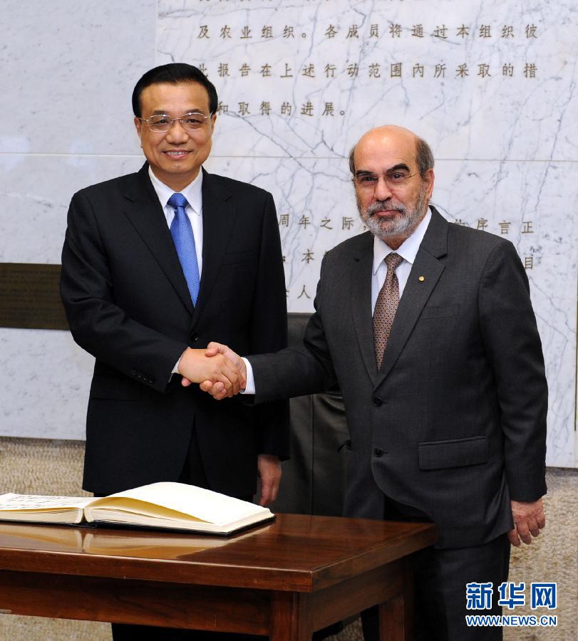 10月15日，中國(guó)國(guó)務(wù)院總理李克強(qiáng)在羅馬會(huì)見聯(lián)合國(guó)糧農(nóng)組織總干事格拉齊亞諾。 新華社記者 饒愛民 攝