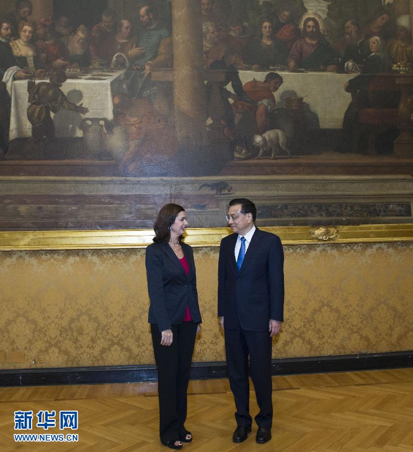 10月15日，中國(guó)國(guó)務(wù)院總理李克強(qiáng)在羅馬會(huì)見(jiàn)意大利眾議長(zhǎng)博爾德里尼。 新華社記者王曄攝 