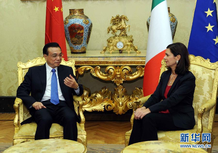 10月15日，中國(guó)國(guó)務(wù)院總理李克強(qiáng)在羅馬會(huì)見(jiàn)意大利眾議長(zhǎng)博爾德里尼。 新華社記者饒愛(ài)民攝
