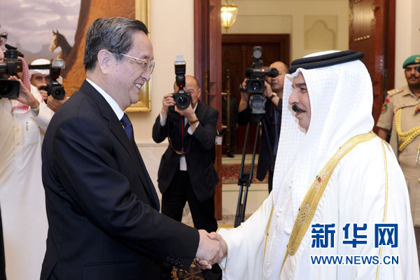 11月6日，正在巴林進行正式友好訪問的全國政協(xié)主席俞正聲在麥納麥會見巴林國王哈馬德。 新華社記者 張鐸 攝