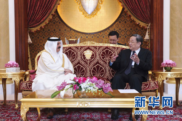 11月6日，正在巴林進行正式友好訪問的全國政協(xié)主席俞正聲在麥納麥會見巴林國王哈馬德。 新華社記者 張鐸 攝