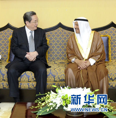 11月6日，正在巴林進行正式友好訪問的全國政協(xié)主席俞正聲在麥納麥與巴林協(xié)商會議主席阿里舉行會談。 新華社記者 張鐸 攝