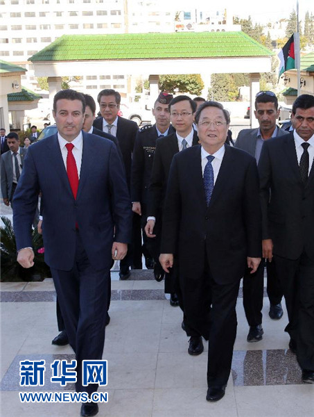 11月9日，正在約旦進行正式友好訪問的全國政協(xié)主席俞正聲在安曼會見約旦眾議院代議長薩法迪。 新華社記者 劉衛(wèi)兵 攝 