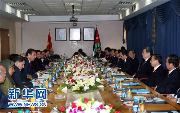  11月9日，正在約旦進行正式友好訪問的全國政協(xié)主席俞正聲在安曼會見約旦眾議院代議長薩法迪。 新華社記者 劉衛(wèi)兵 攝 