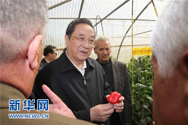 11月8日，正在約旦進行正式友好訪問的全國政協(xié)主席俞正聲在約旦河谷參觀碩果農業(yè)合作社。 新華社記者 劉衛(wèi)兵 攝 