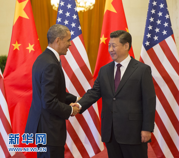 11月12日，國(guó)家主席習(xí)近平在北京人民大會(huì)堂舉行歡迎儀式，歡迎美國(guó)總統(tǒng)奧巴馬對(duì)中國(guó)進(jìn)行國(guó)事訪問(wèn)。 新華社記者 李學(xué)仁 攝