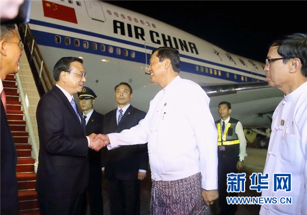 這是緬甸政府高級(jí)官員到機(jī)場(chǎng)迎接李克強(qiáng)總理。新華社記者 鞠鵬 攝 