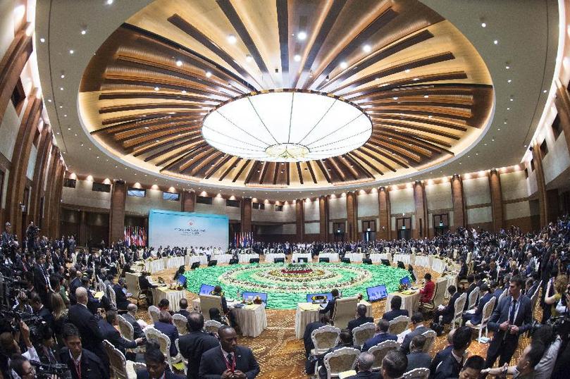  11月13日，中國國務(wù)院總理李克強在緬甸內(nèi)比都出席第九屆東亞峰會。 新華社記者 王曄 攝