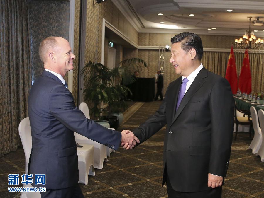 11月16日，國(guó)家主席習(xí)近平在布里斯班會(huì)見澳大利亞昆士蘭州州長(zhǎng)紐曼。 新華社記者丁林?jǐn)z 