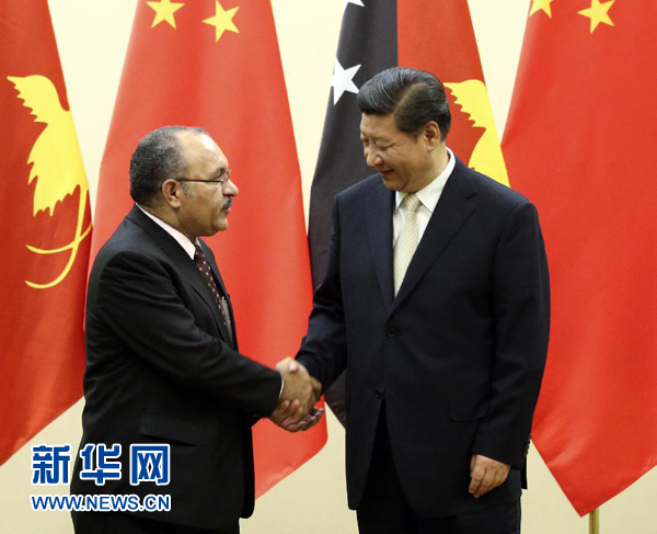 11月22日，國家主席習(xí)近平在斐濟楠迪會見巴布亞新幾內(nèi)亞總理奧尼爾。 新華社記者姚大偉攝 