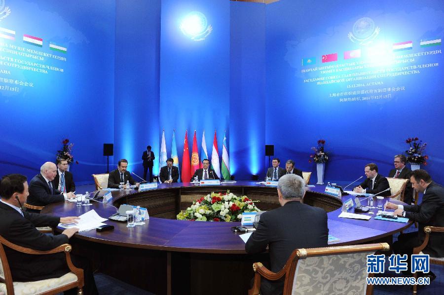 12月15日，中國國務(wù)院總理李克強(qiáng)在阿斯塔納出席上海合作組織成員國政府首腦理事會第十三次會議。 新華社記者 饒愛民 攝 