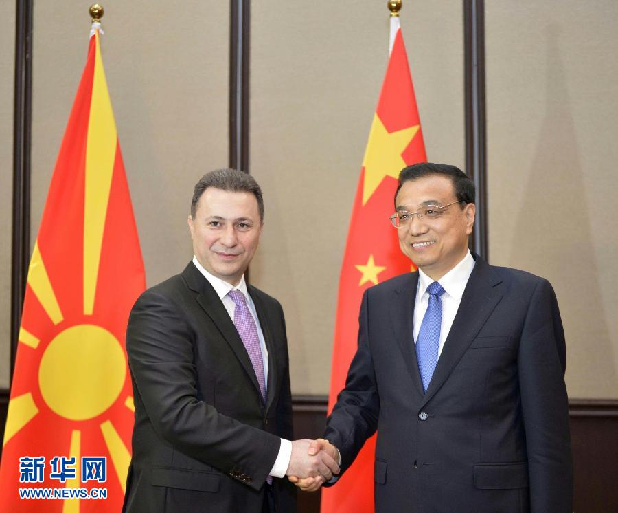 12月17日，中國國務(wù)院總理李克強在貝爾格萊德會見馬其頓總理格魯埃夫斯基。 新華社記者劉力航攝 