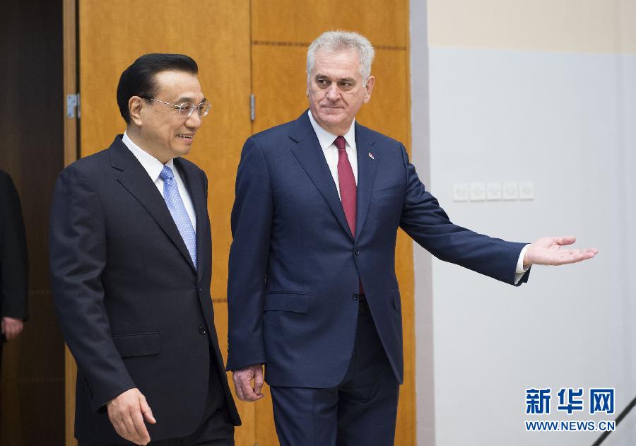 12月18日，國(guó)務(wù)院總理李克強(qiáng)在貝爾格萊德會(huì)見塞爾維亞總統(tǒng)尼科利奇。 新華社記者 黃敬文 攝 