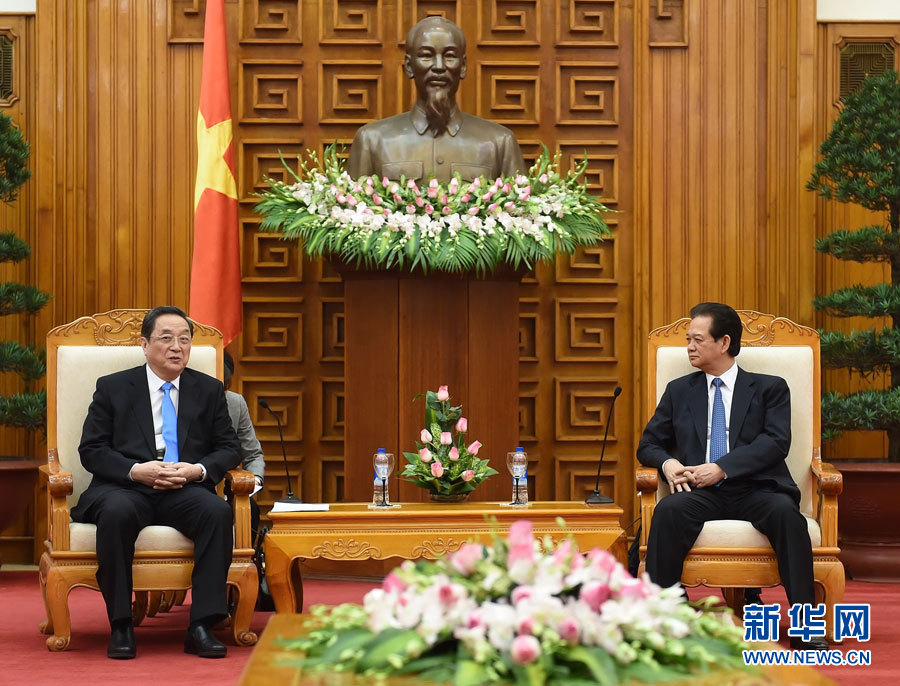 12月25日至27日，中共中央政治局常委、全國政協(xié)主席俞正聲對越南進行正式訪問。這是12月26日，俞正聲在河內(nèi)會見越南政府總理阮晉勇。 新華社記者劉建生攝