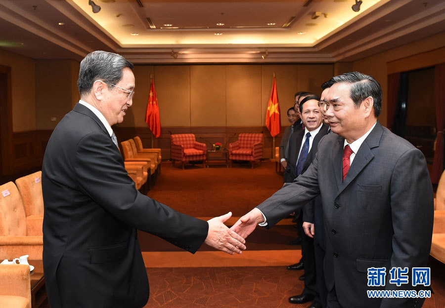 12月25日至27日，中共中央政治局常委、全國政協(xié)主席俞正聲對越南進行正式訪問。這是12月25日，俞正聲在河內(nèi)會見越共中央書記處常務(wù)書記黎鴻英。 新華社記者劉建生攝