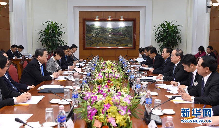 12月25日至27日，中共中央政治局常委、全國政協(xié)主席俞正聲對越南進行正式訪問。這是12月26日，俞正聲在河內(nèi)與越南祖國陣線主席阮善仁舉行會談。 新華社記者馬占成攝