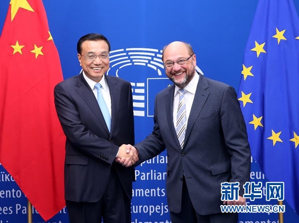 當(dāng)?shù)貢r(shí)間6月29日上午，國(guó)務(wù)院總理李克強(qiáng)在布魯塞爾會(huì)見(jiàn)歐洲議會(huì)議長(zhǎng)舒爾茨。 新華社記者 龐興雷 攝