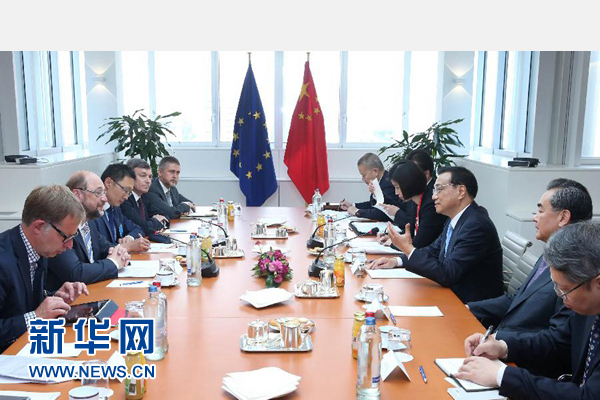當(dāng)?shù)貢r(shí)間6月29日上午，國(guó)務(wù)院總理李克強(qiáng)在布魯塞爾會(huì)見(jiàn)歐洲議會(huì)議長(zhǎng)舒爾茨。 新華社記者 龐興雷 攝