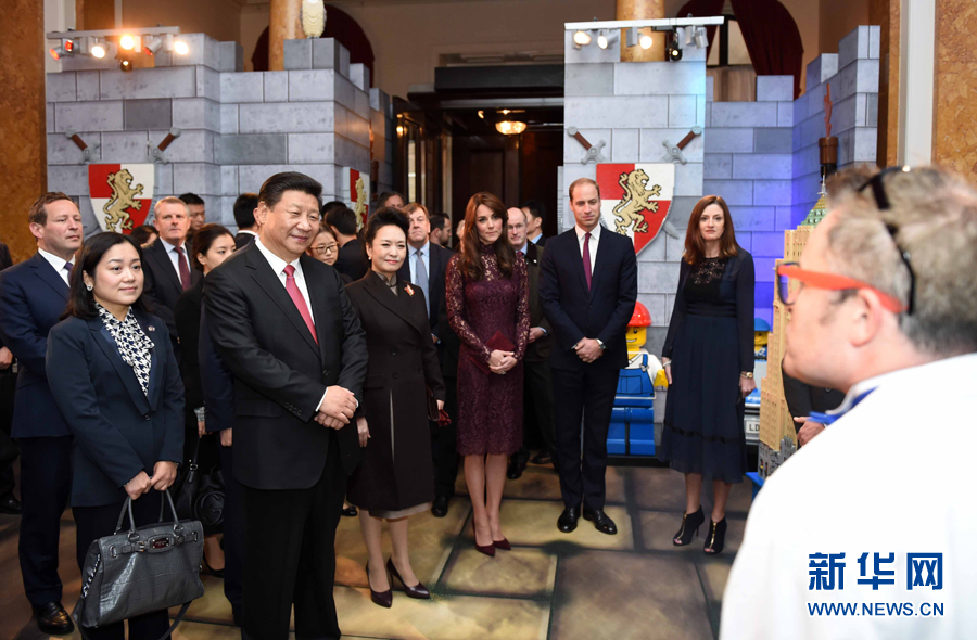 10月21日，國家主席習(xí)近平和夫人彭麗媛在英國威廉王子夫婦陪同下，出席在倫敦舉行的中英創(chuàng)意產(chǎn)業(yè)展。 新華社記者 張鐸 攝