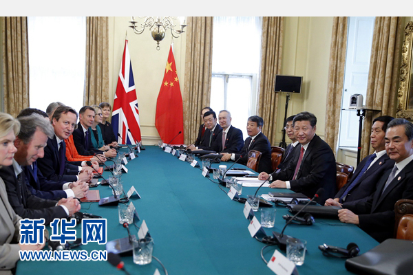 10月21日，國家主席習(xí)近平在倫敦唐寧街首相府同英國首相卡梅倫舉行會談。 新華社記者 鞠鵬 攝 