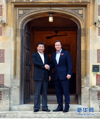 10月22日，國家主席習(xí)近平在契克斯首相鄉(xiāng)間別墅同英國首相卡梅倫再次會晤。 新華社記者 饒愛民 攝
