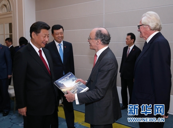 10月22日，國(guó)家主席習(xí)近平在倫敦集體會(huì)見英國(guó)前首相布朗等英國(guó)友人。新華社記者 龐興雷 攝 