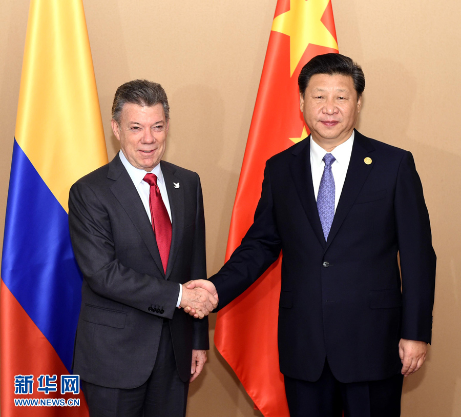 11月18日，國家主席習(xí)近平在菲律賓馬尼拉會見哥倫比亞總統(tǒng)桑托斯。 新華社記者 饒愛民 攝