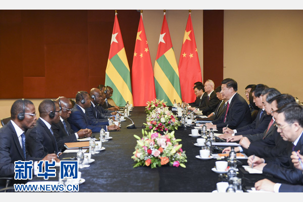 12月3日，國家主席習近平在約翰內(nèi)斯堡會見多哥總統(tǒng)福雷。新華社記者 謝環(huán)馳 攝 