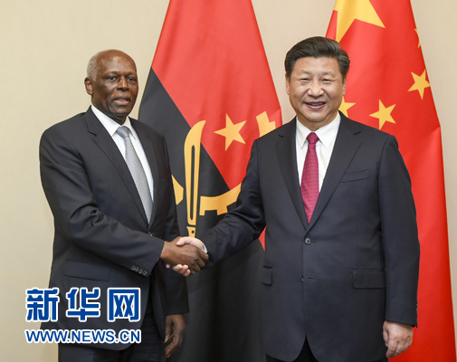 12月3日，國家主席習(xí)近平在約翰內(nèi)斯堡會見安哥拉總統(tǒng)多斯桑托斯。 新華社記者 謝環(huán)馳 攝